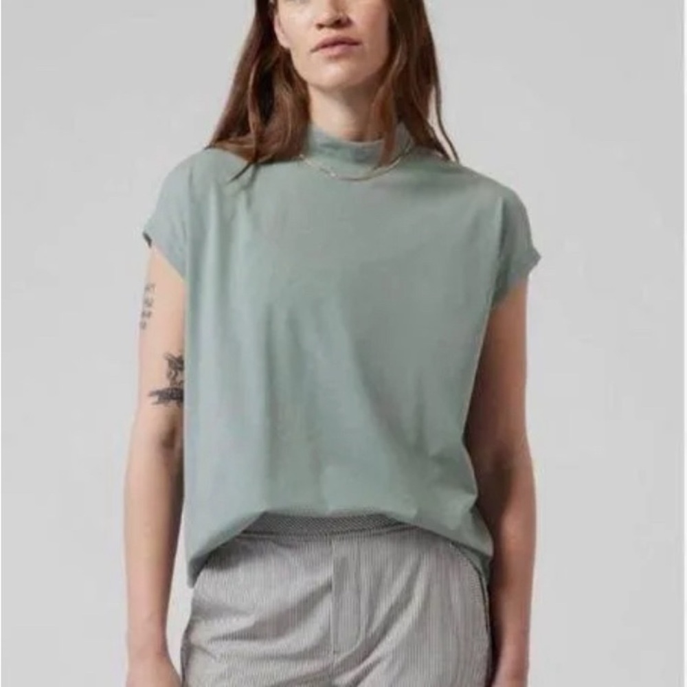 Athleta mock neck shirt